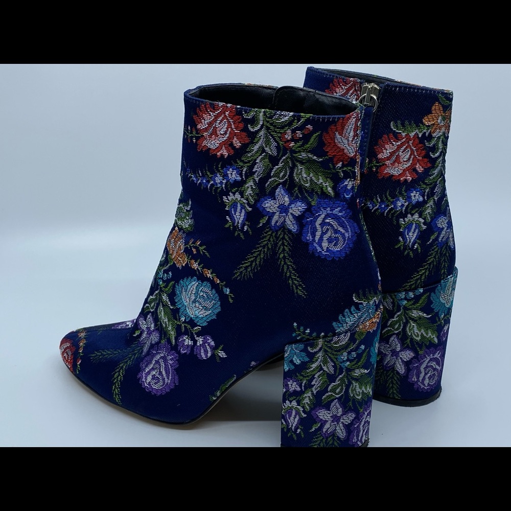 Boots - Picture 4 of 4
